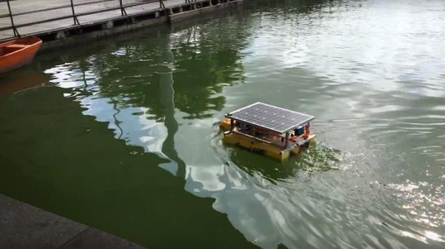 Figure 1: Smart Pleco cruising on Sai Wan Lake, Macau